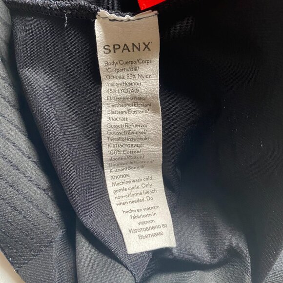 SPANX SPANXshape™ Invisible Mid-Thigh Short Women's XS Black Shapewear - Picture 10 of 12